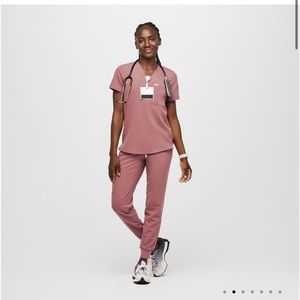 Figs scrubs in Mauve
